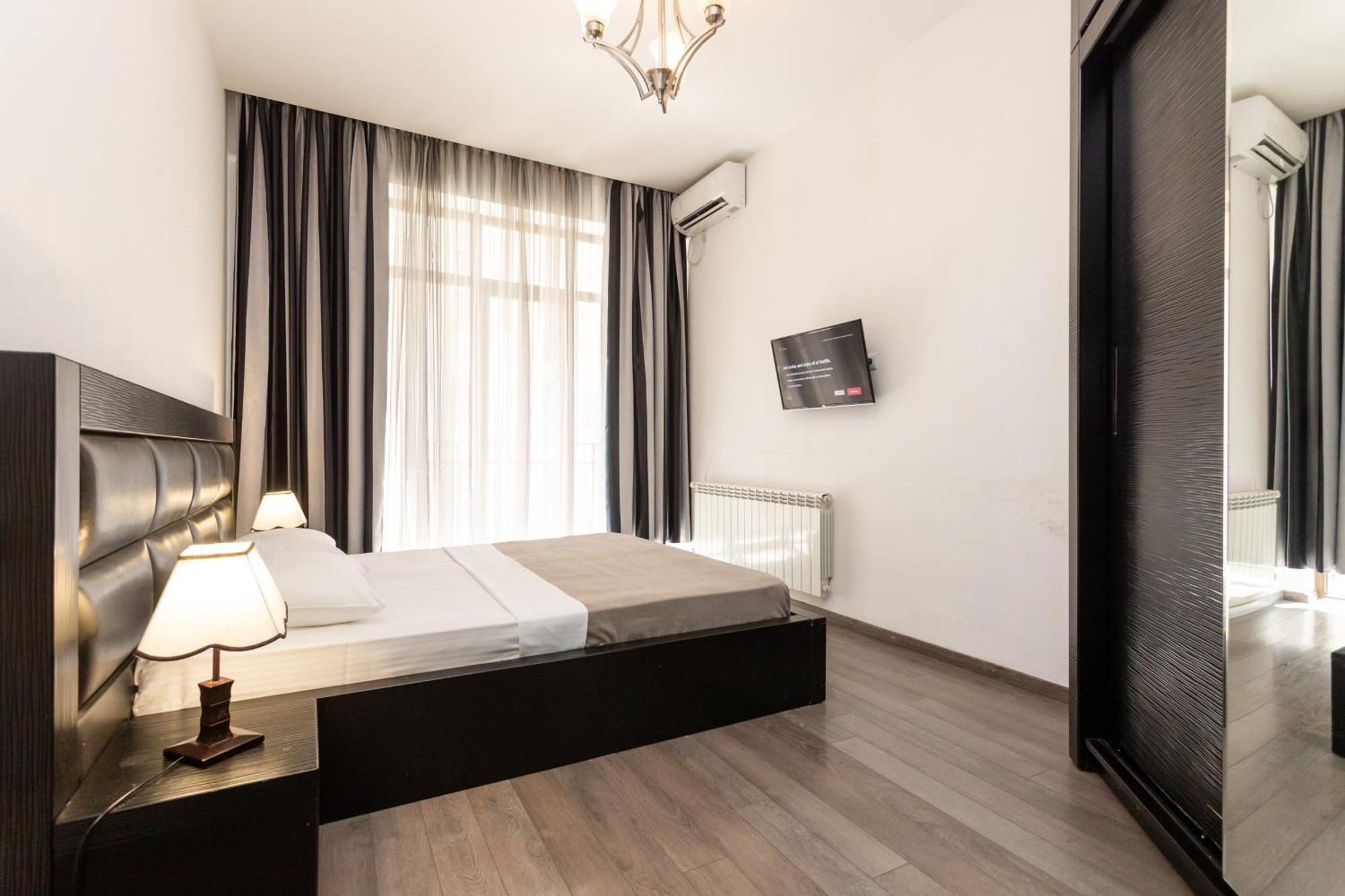 Two Bedroom Apartment In The City Center Tbilisi Zewnętrze zdjęcie